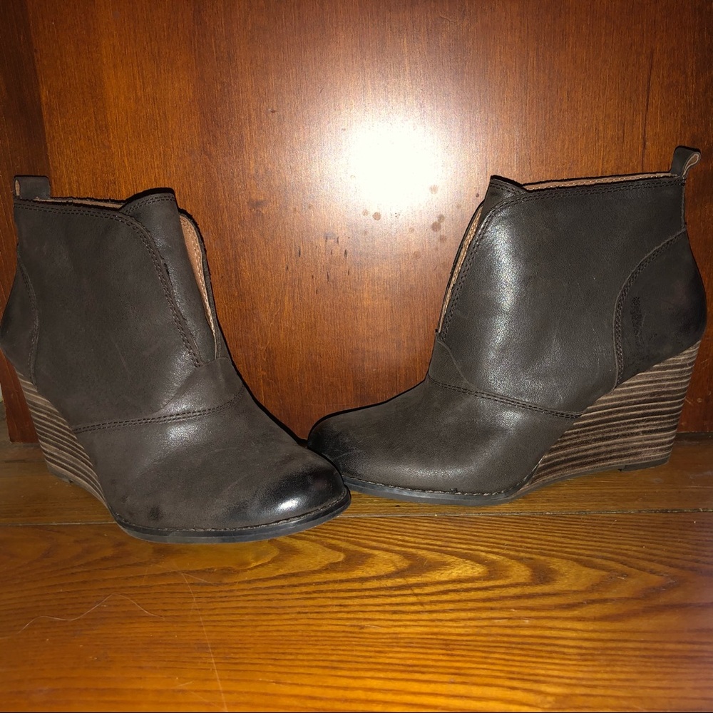 LIKE NEW Lucky Brand Booties